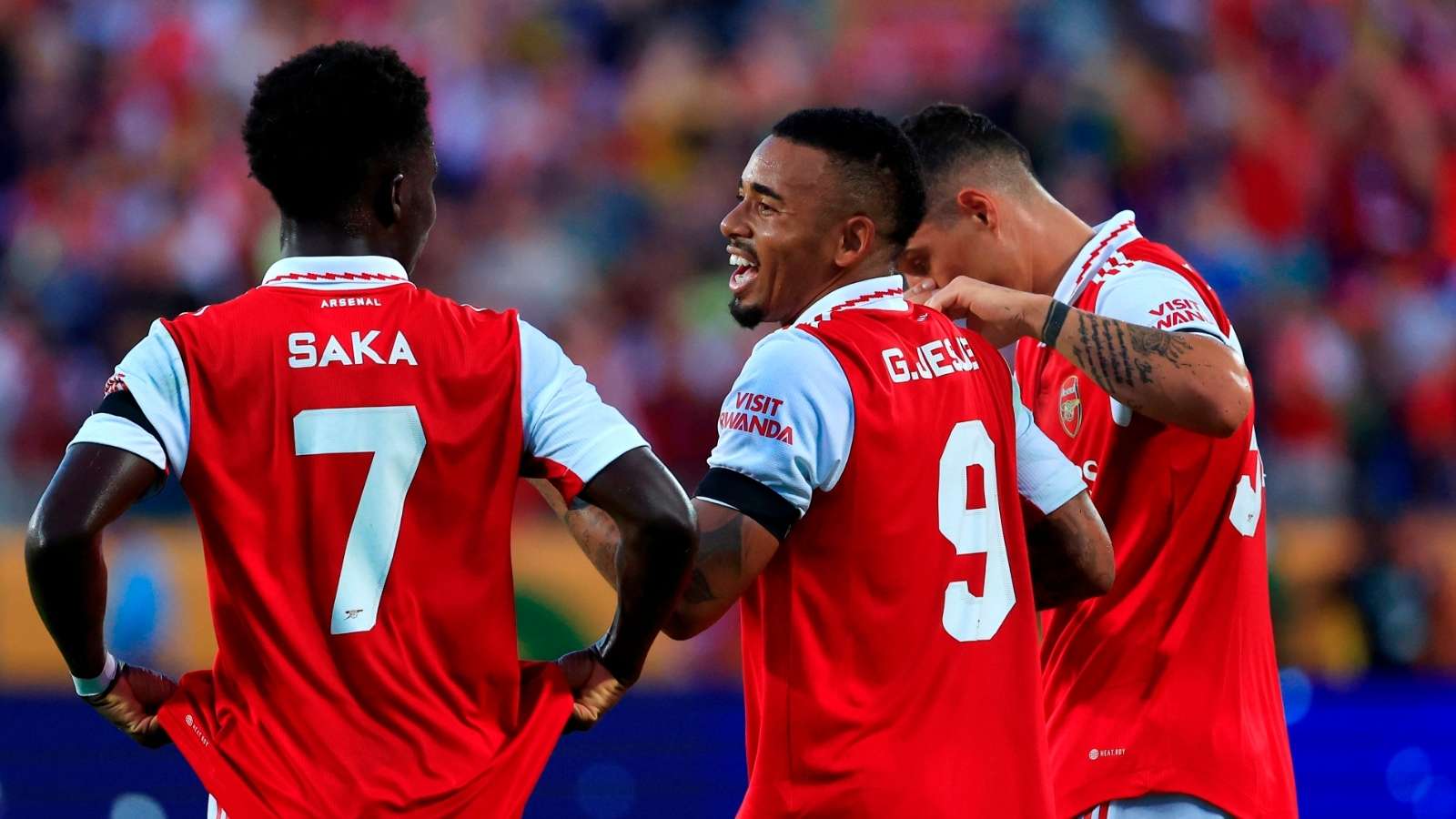 場激烈的比 場激烈的比