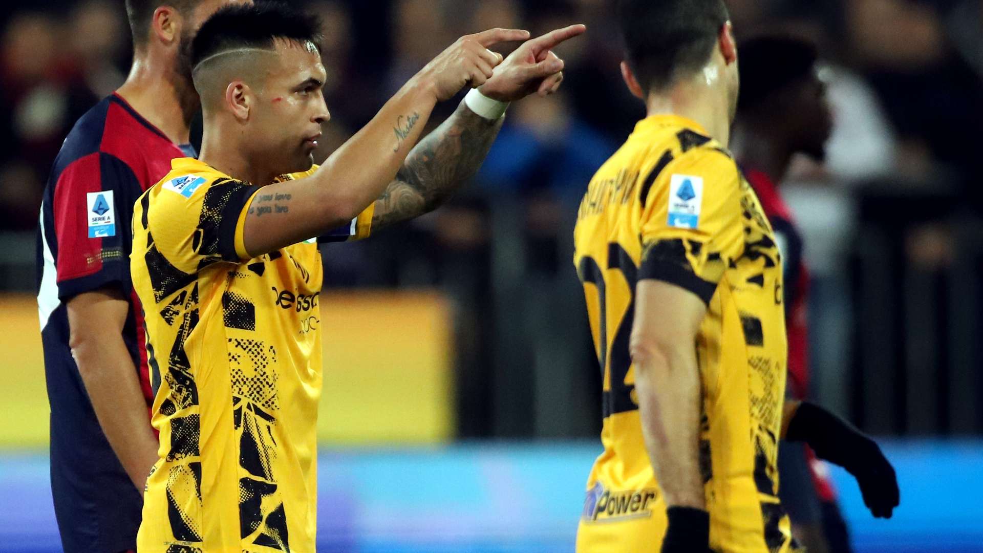 他迅速凭借 他迅速凭借